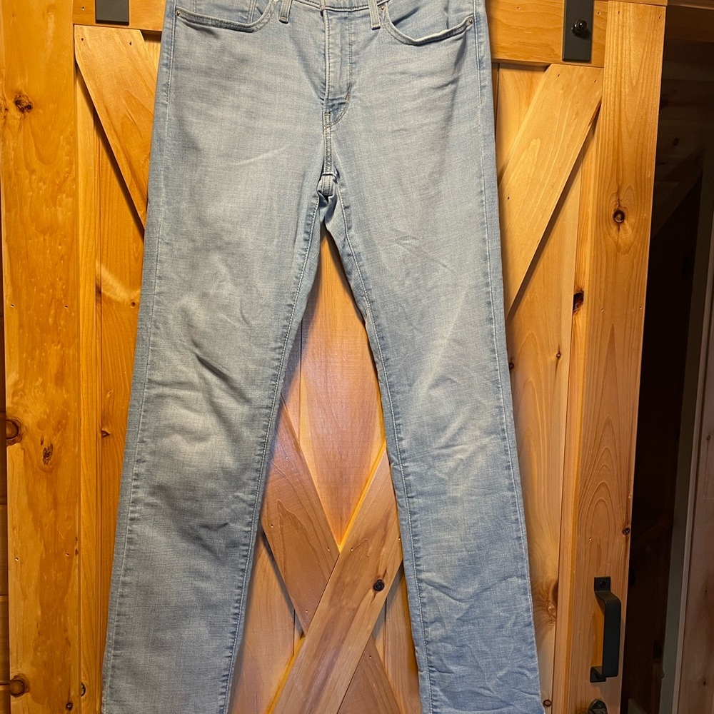 Levi’s 314 shaping straight light wash jeans size 30
